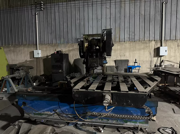 邢台地区处理扬锻40吨冲床配楚天1500×2500送料器