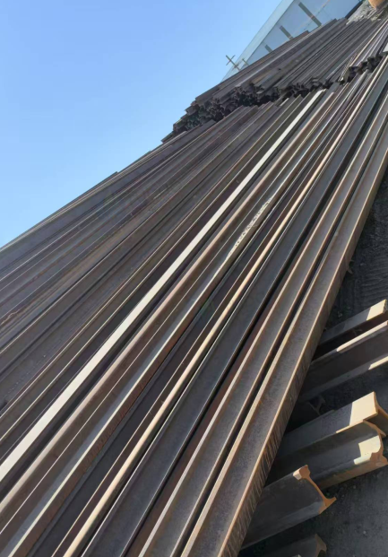 供应：1000多吨道轨