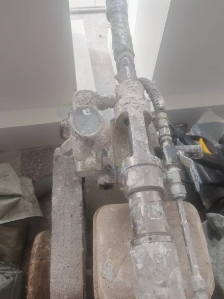 贵阳地区处理两台工地防水喷涂机