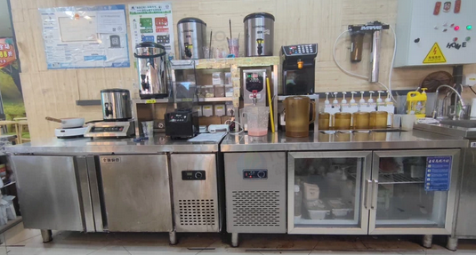 沈阳地区处理饮料柜、洗涤盆、制冰机、封口机等奶茶店设备整套