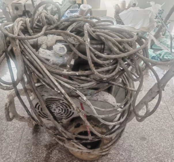贵阳地区处理两台工地防水喷涂机