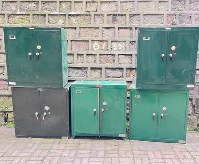 本溪地区处理10套老式卷柜箱、工具箱、铁箱