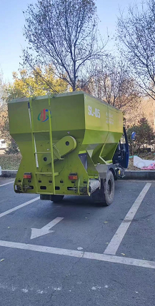长春地区处理牧场养殖撒饲料车
