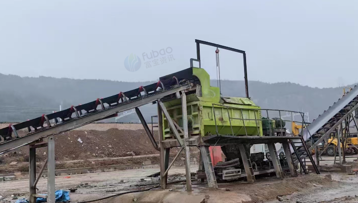 延安地区处理800型稳定土拌合站、存料仓、操作室、土壤破碎机等