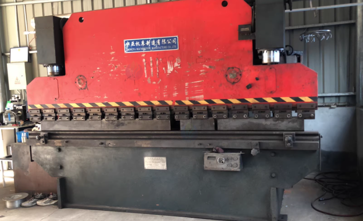 无锡地区工厂处理3.2m剪板机