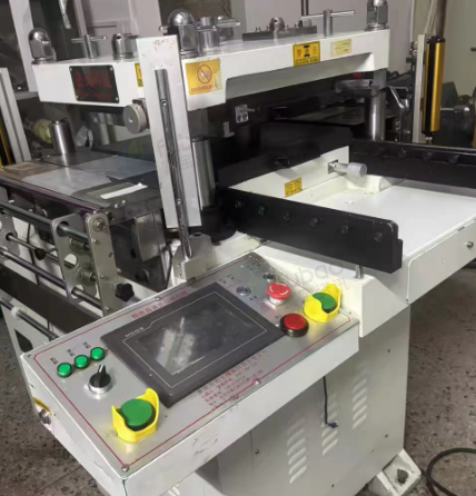 深圳地区处理2台宏文450模切机