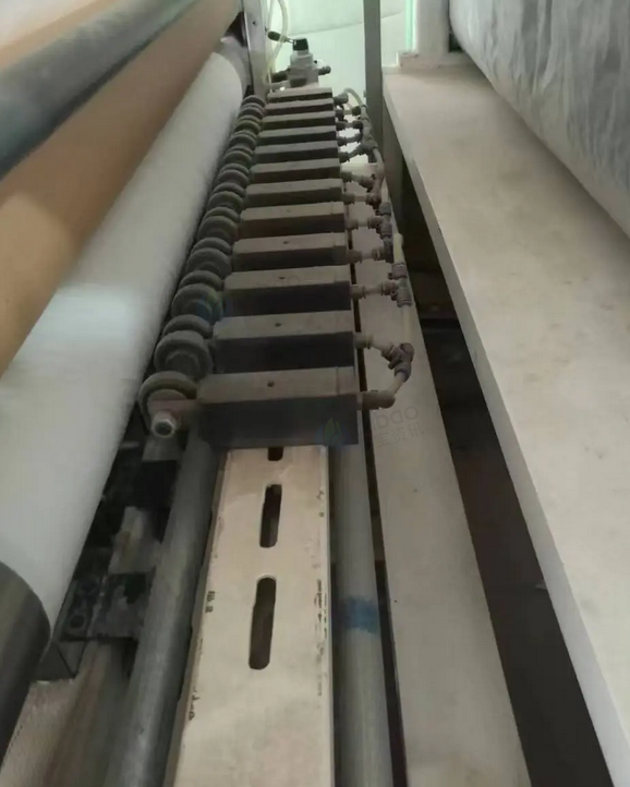 枣庄地区纸品厂处理1600型多功能复卷机