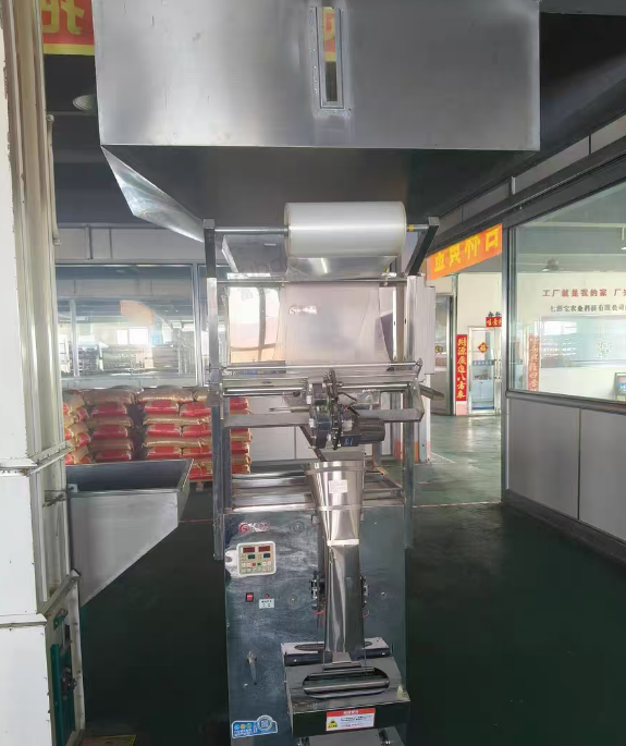 吉林地区处理美合森工业除湿机、商用不锈钢提升机、真空包装机、灌装机等一套