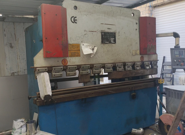 南通地区工厂处理剪板机1台、折弯机1台