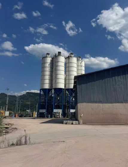 供应：双线120三一搅拌站、8个200吨罐