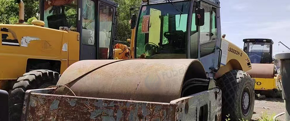 通辽地区处理20吨洛建双驱压路机