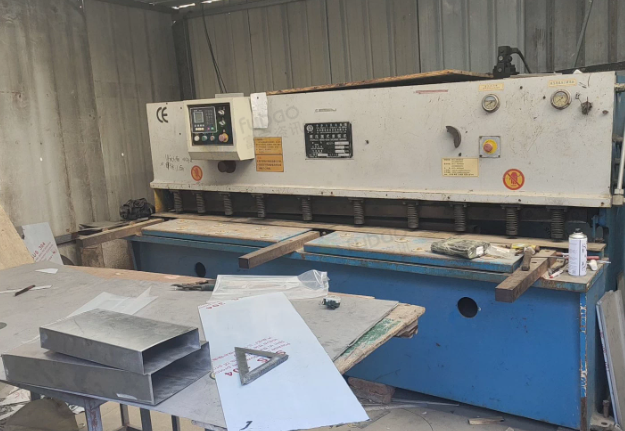 南通地区工厂处理剪板机1台、折弯机1台