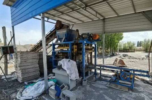 哈密地区处理搅拌机、叉车等全自动水泥制砖机全套设备