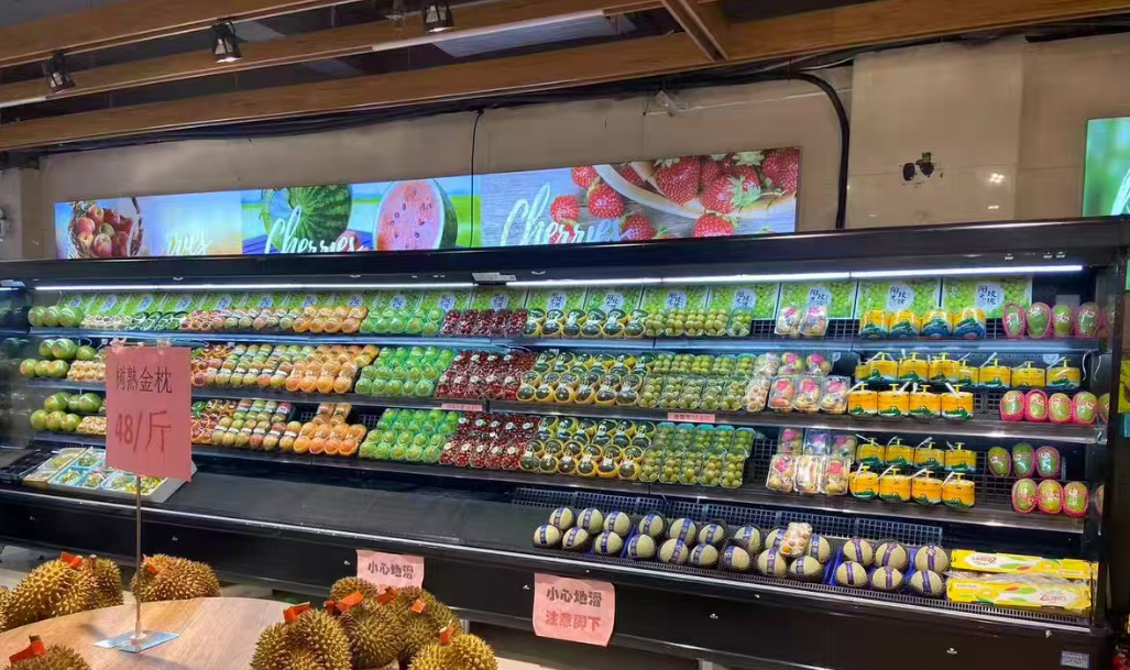 长春地区店铺处理几组风幕柜、收银机、各种货架子、周转筐等
