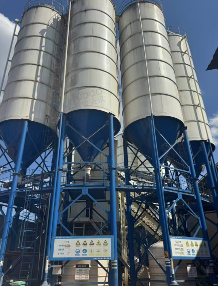 供应：双线120三一搅拌站、8个200吨罐