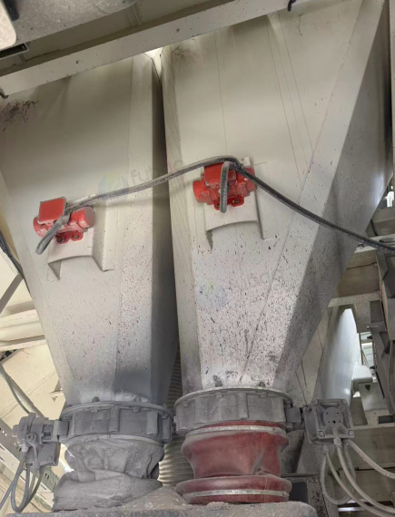 供应：双线120三一搅拌站、8个200吨罐