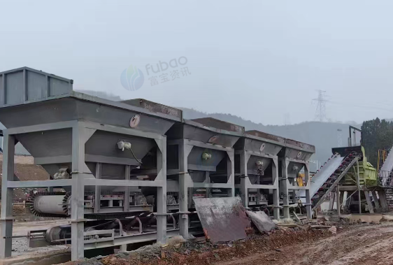 延安地区处理800型稳定土拌合站、存料仓、操作室、土壤破碎机等