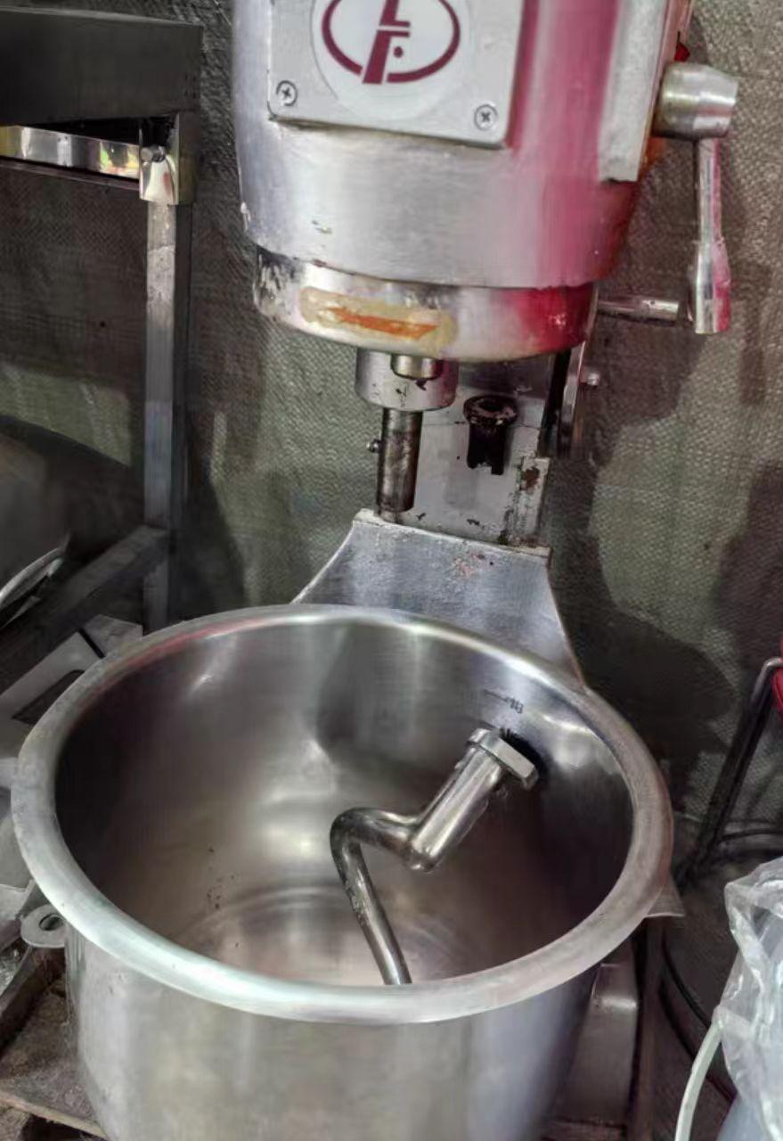 南阳地区处理立式冷柜、和面机、炒锅、餐具等小笼包制作设备