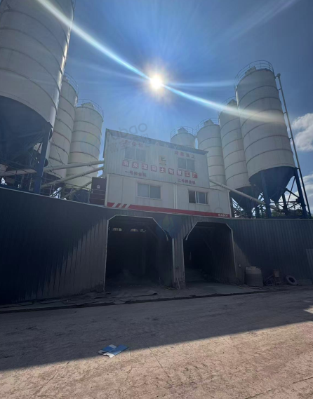 供应：搅拌站水泥罐