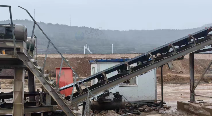 延安地区处理800型稳定土拌合站、存料仓、操作室、土壤破碎机等