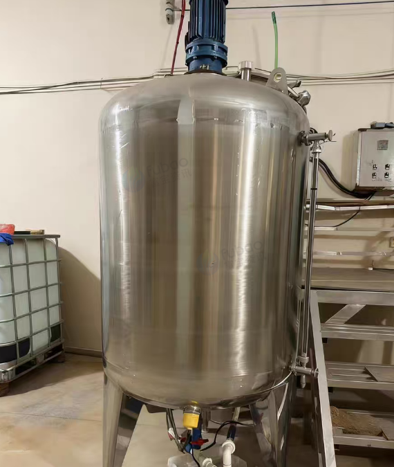 永州地区处理加厚不锈钢绞龙上料机、半自动灌装机、液压升高叉车、304不锈钢乳化搅拌罐