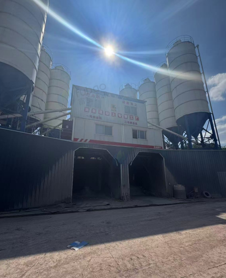 供应：双线120三一搅拌站、8个200吨罐