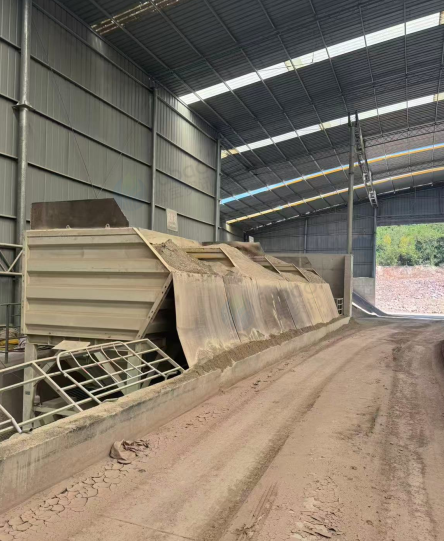 供应：双线120三一搅拌站、8个200吨罐