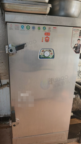 莆田地区处理蒸饭机、冰柜2米*80厘米、保温台、3台操作台、猛火灶