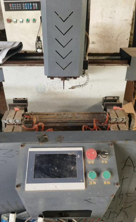 遵义地区个人处理门窗下料双头锯、铣床小钢炮