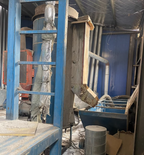 徐州地区工厂处理方圆eps预发机一套、二发发泡机、板机一套