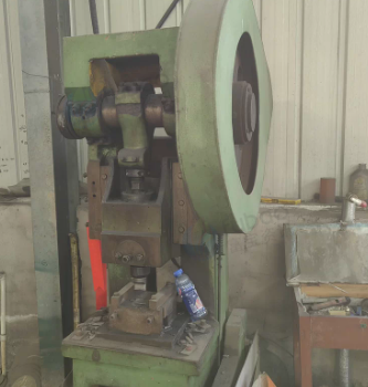 济宁地区工厂处理30吨冲床