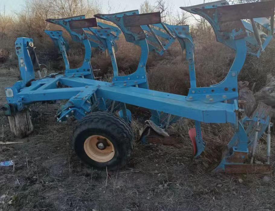 赤峰地区处理复式液压翻转犁