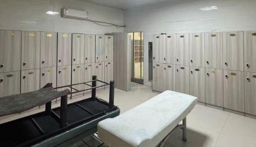 洛阳地区闲置处理KV40T低温空气源热泵机组、水罐、储物柜等