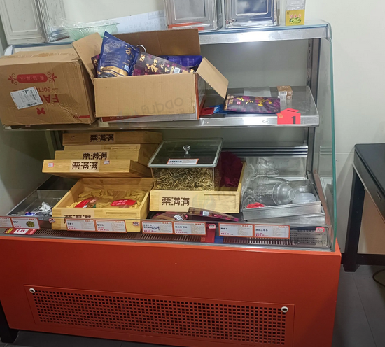 襄阳地区店铺处理商品展示柜、2台炒货机、风冷机等