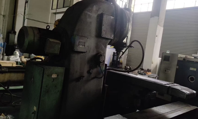 无锡地区工厂处理上海第四机床厂X5042立式升降台铣床