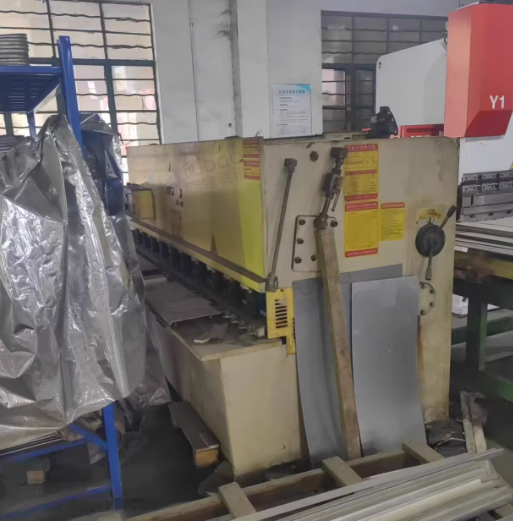 苏州地区工厂处理4*2500剪板机