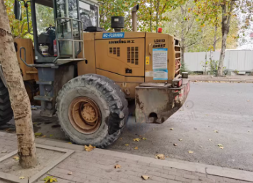 日照地区处理14年龙工LG855D装载机