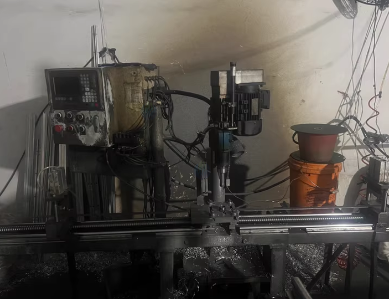 丽水地区工厂处理导轨打孔机2台