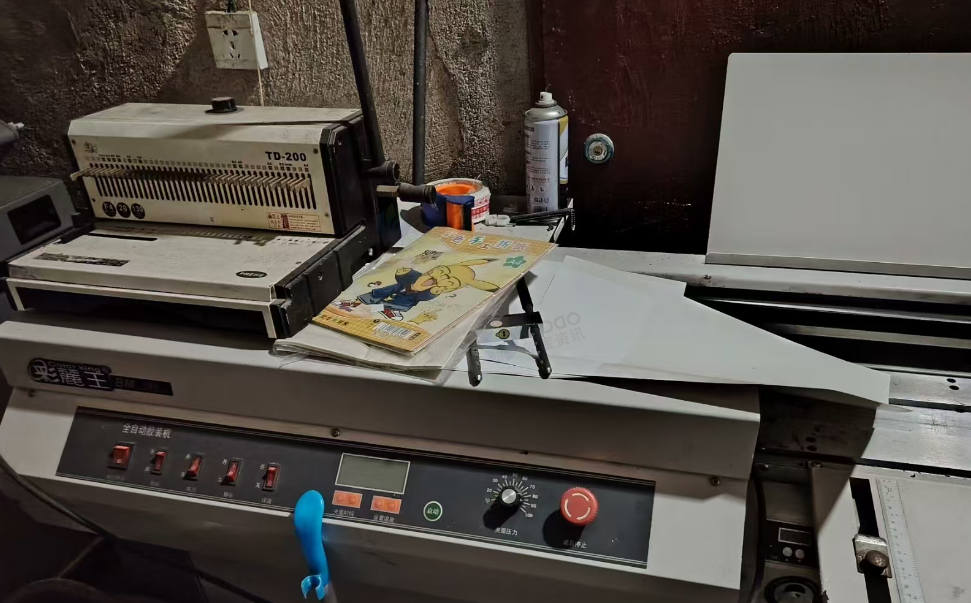 长沙地区个人闲置处理液压彩德切纸机、彩丽王带侧胶胶装机