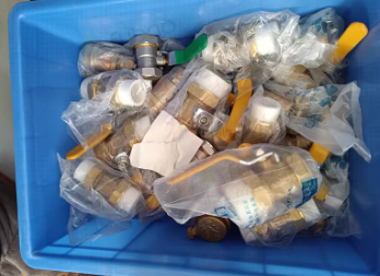 烟台地区处理1批管材及各种管件