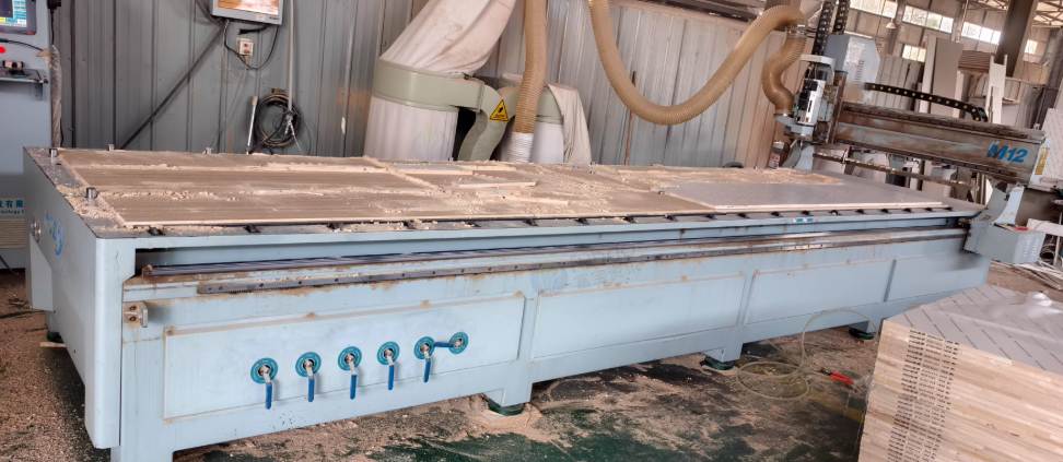 南京地区工厂处理南京铭雕双工位开料机2台