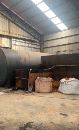 临沂地区个人处理2台5吨导热油炉膛一体负压动物油熬炼锅 冷凝器环保设备 负压真空机组 破碎机 毛油搅拌罐 2台颗粒燃烧机等