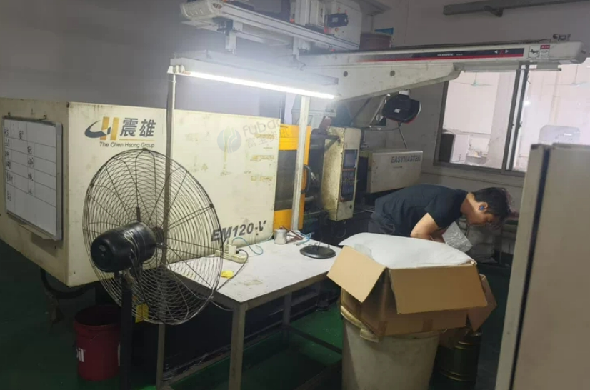 东莞地区工厂处理振雄120注塑机、创世纪生产中火花机、力劲80注塑机等7台