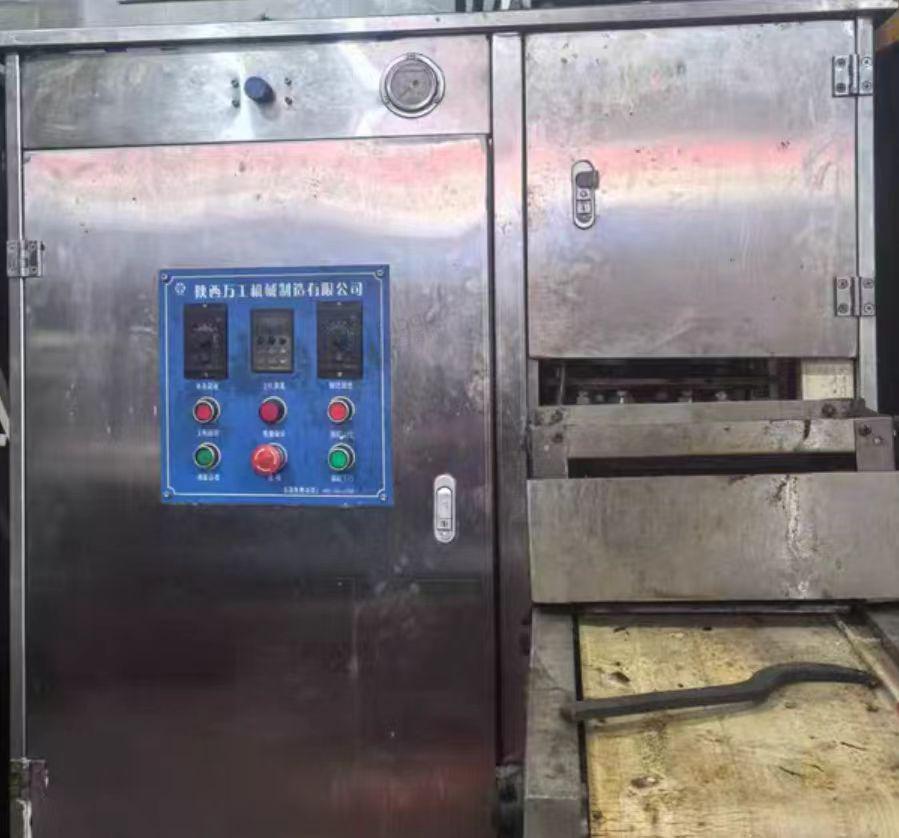 商丘地区转行处理麻花成型机、两口炸锅、枕式包装机等全自动麻花生产线