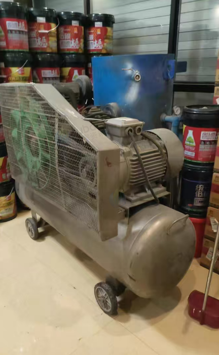 长春地区个人闲置处理除锈喷砂机、气泵