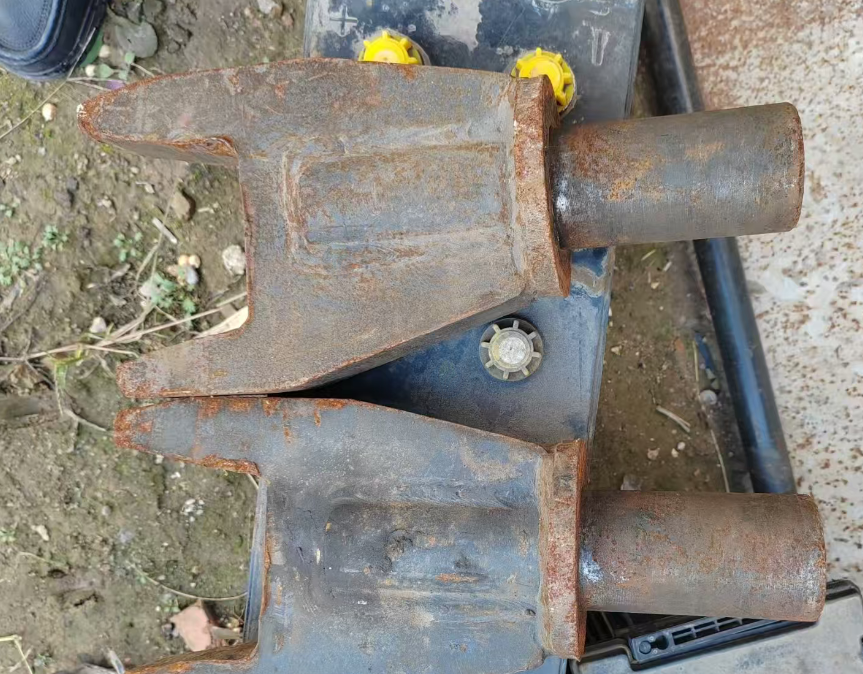 太原地区处理三对大清障车叉子