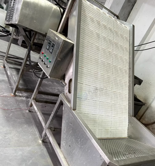 泰州地区工厂处理150公斤自动剥虾机一套