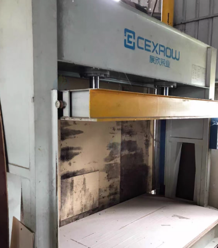 汕尾地区处理木工3排钻、开槽机、曲线手动封边机、侧孔机、封边机、4工序开料机、冷压机等