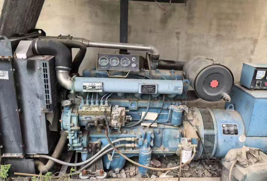 鄂尔多斯地区闲置处理康明斯100千瓦发电机组