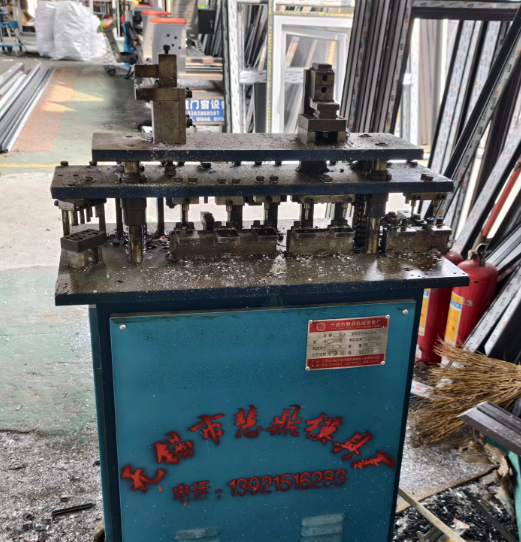苏州地区工厂处理门窗加工设备14台
